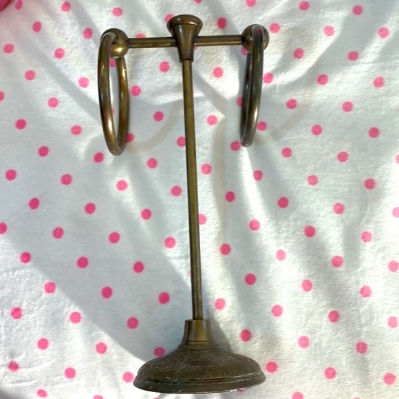 Bronze tea towels holder made in India - Picture 3 of 6